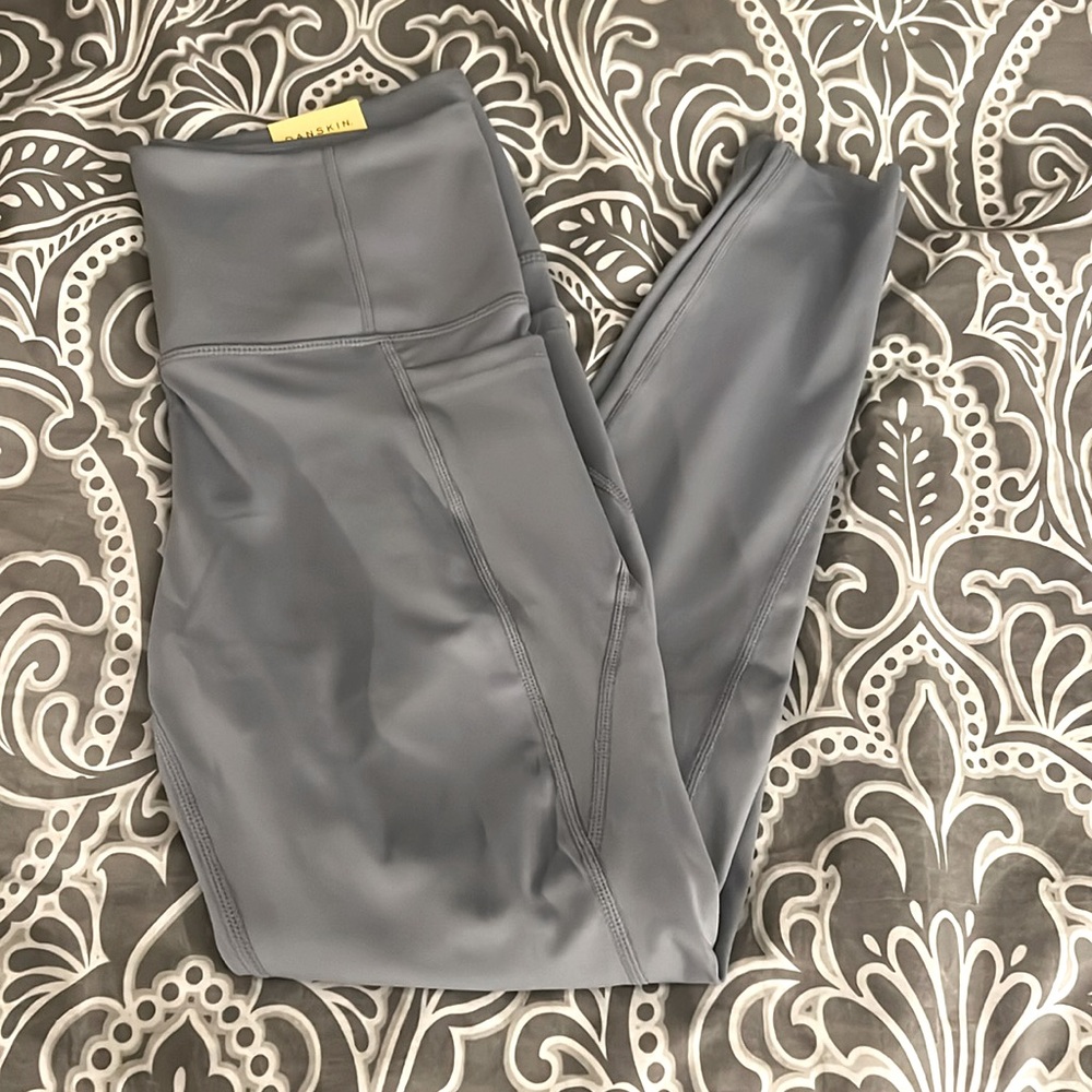 Danskin high-rise leggings.
